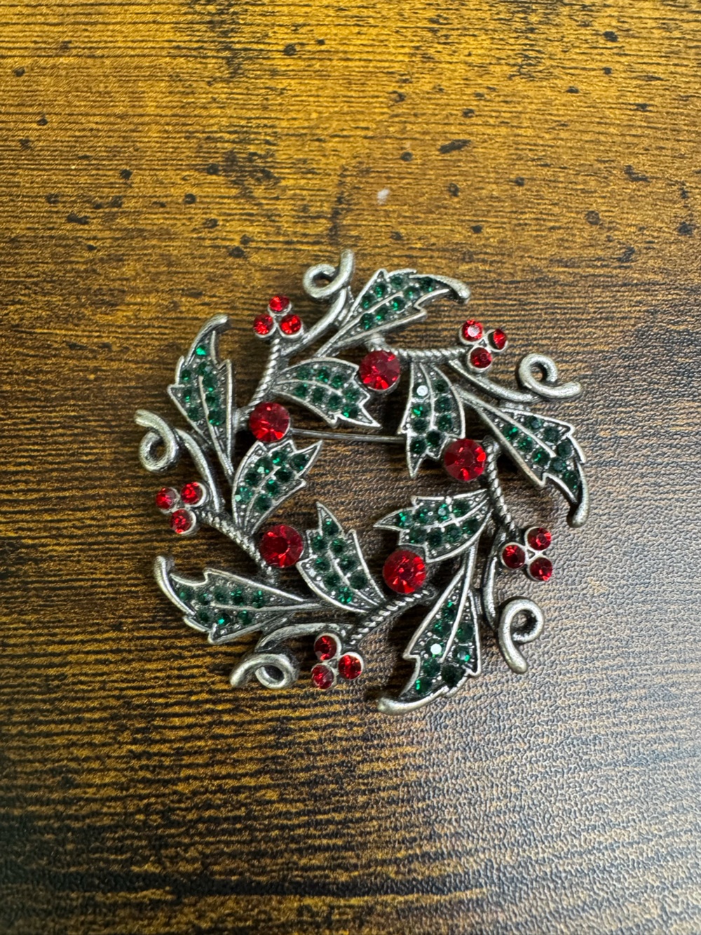 💚4/$20 Vintage Red and Green Wreath Brooch